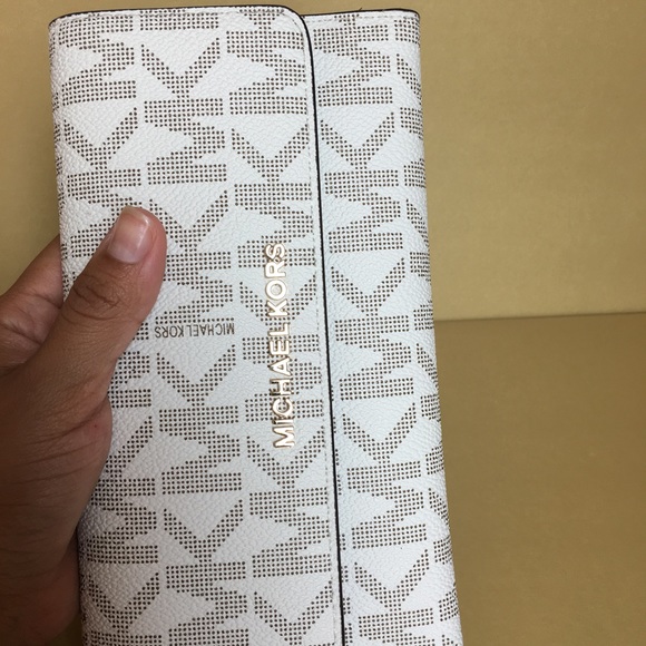 💕🍀Michael Kors Trifold Vanillat Wallet💕🍀 - Picture 6 of 6